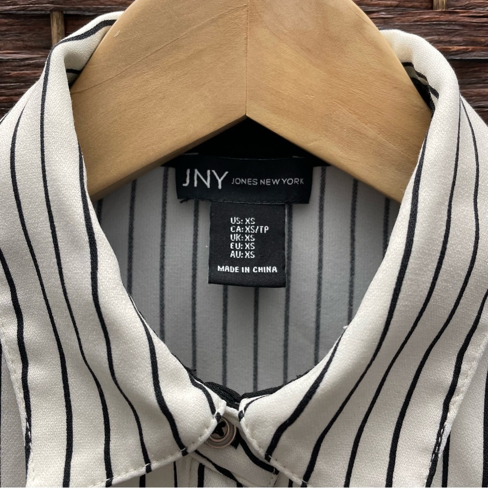 Jones New York White and Black Dress Shirt Classic Style, Size XS. - Picture 3 of 3